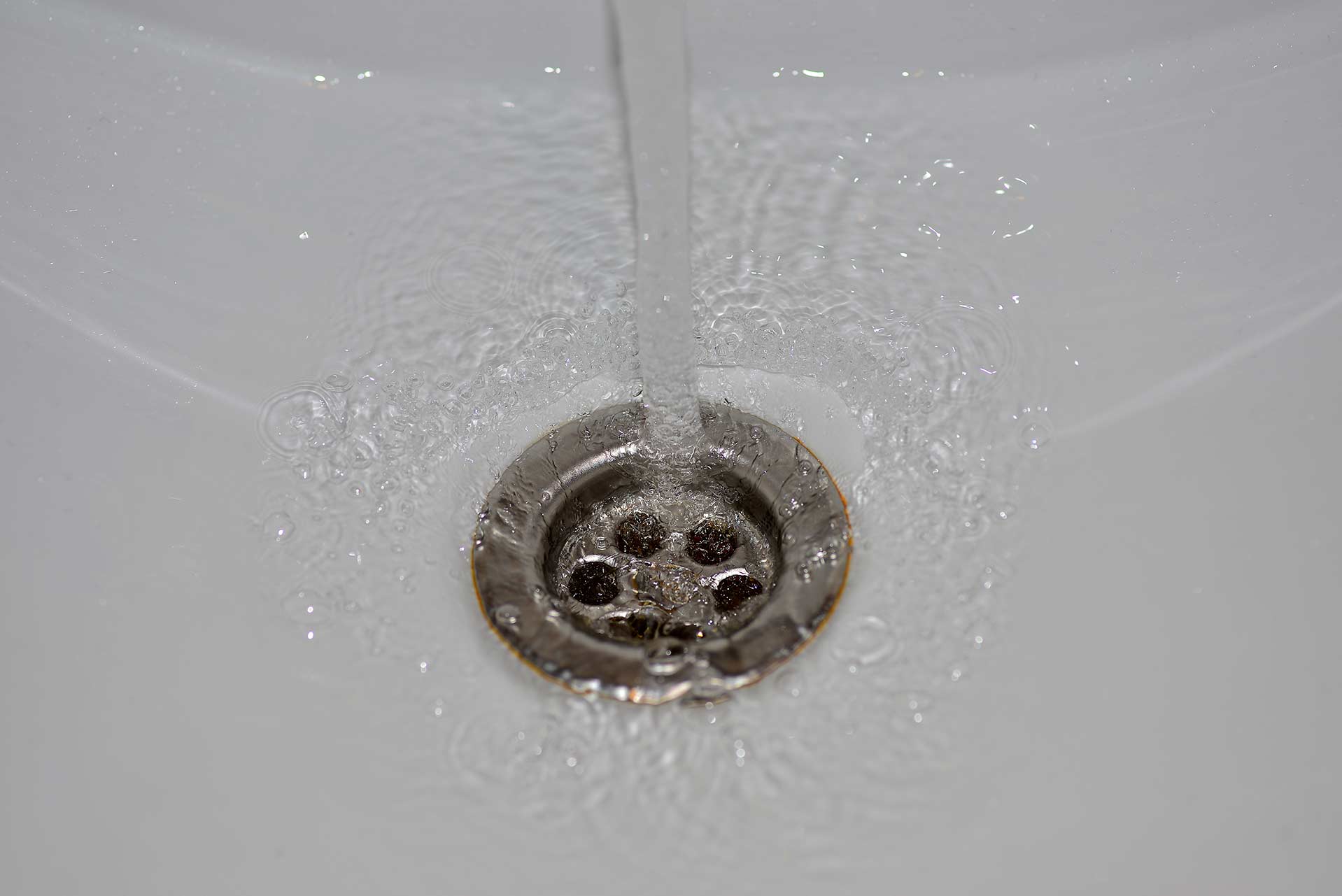 A2B Drains provides services to unblock blocked sinks and drains for properties in Evesham.